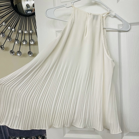 Beautiful Bebe Top❤️ - Picture 2 of 5